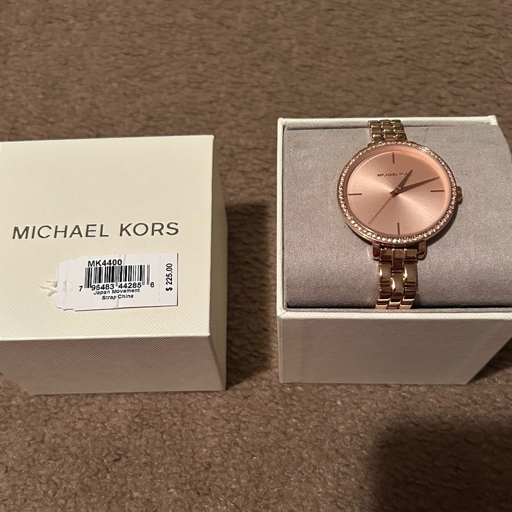 MICHAEL KORS
Charley Quartz Rose Gold Dial Women's Watch